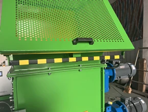 With safety bar, it can prevent workers from getting their hands stuck when feeding materials.