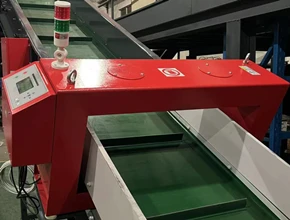 Belt conveyor and metal detector: material feeding automatically, and can detect metal in raw materials.