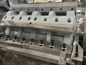 The main shaft adopts high-strength welded steel structure, with unique V-shaped design. The most suitable spindle can also be designed according to different materials. Moreover, the spindle is kept stable and reliable by strict static and dynamic leveling.