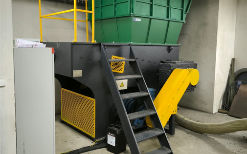 Single Shaft Shredder Machine Installed in Czech
