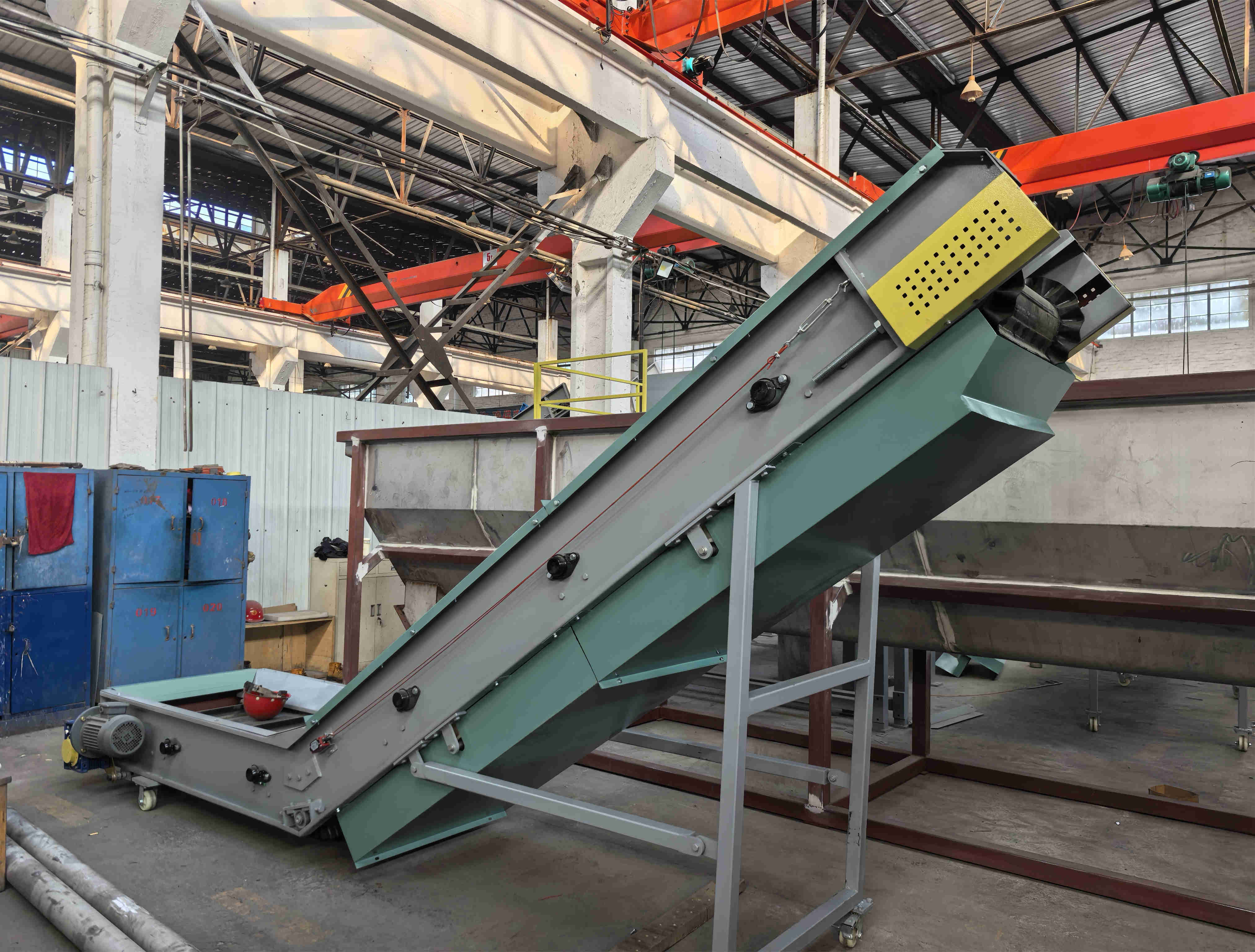L-shaped belt conveyor