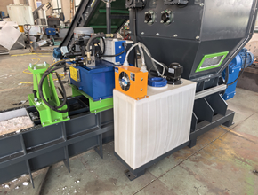 Water cooling can avoid friction, heat generation and plasticization in the middle of foam cold pressing block.