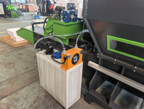 Water cooling can avoid friction, heat generation and plasticization in the middle of foam cold pressing block.