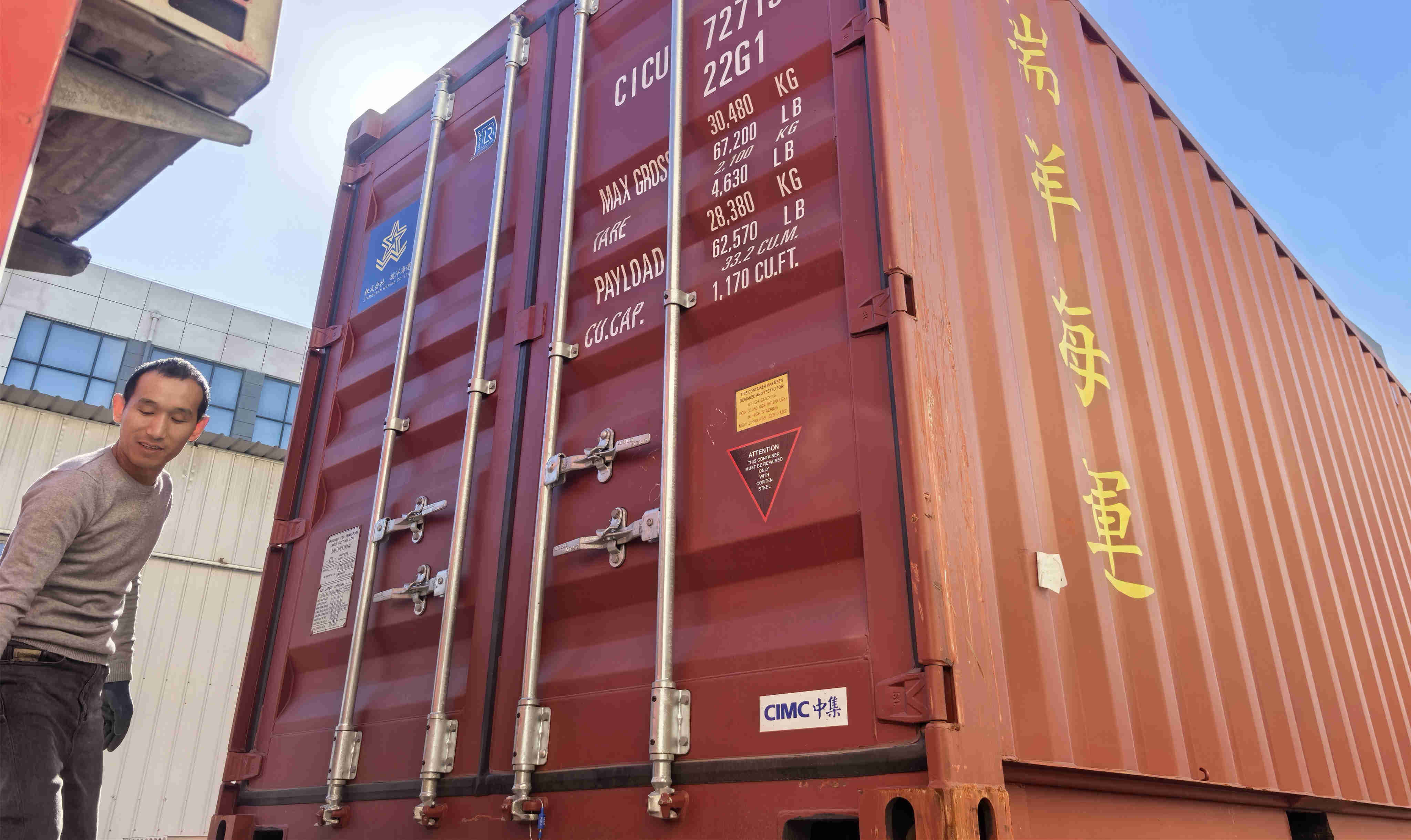 preparing to ship to shanghai port